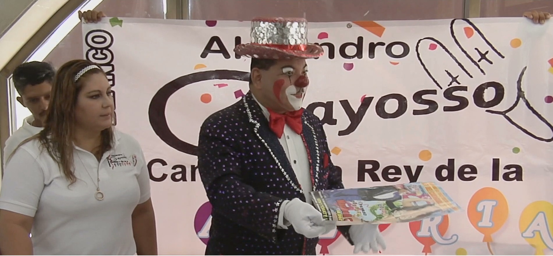 Acompañado de Maribel Guardia, el payaso Alegría se inscribirá como candidato a Rey de la Alegría