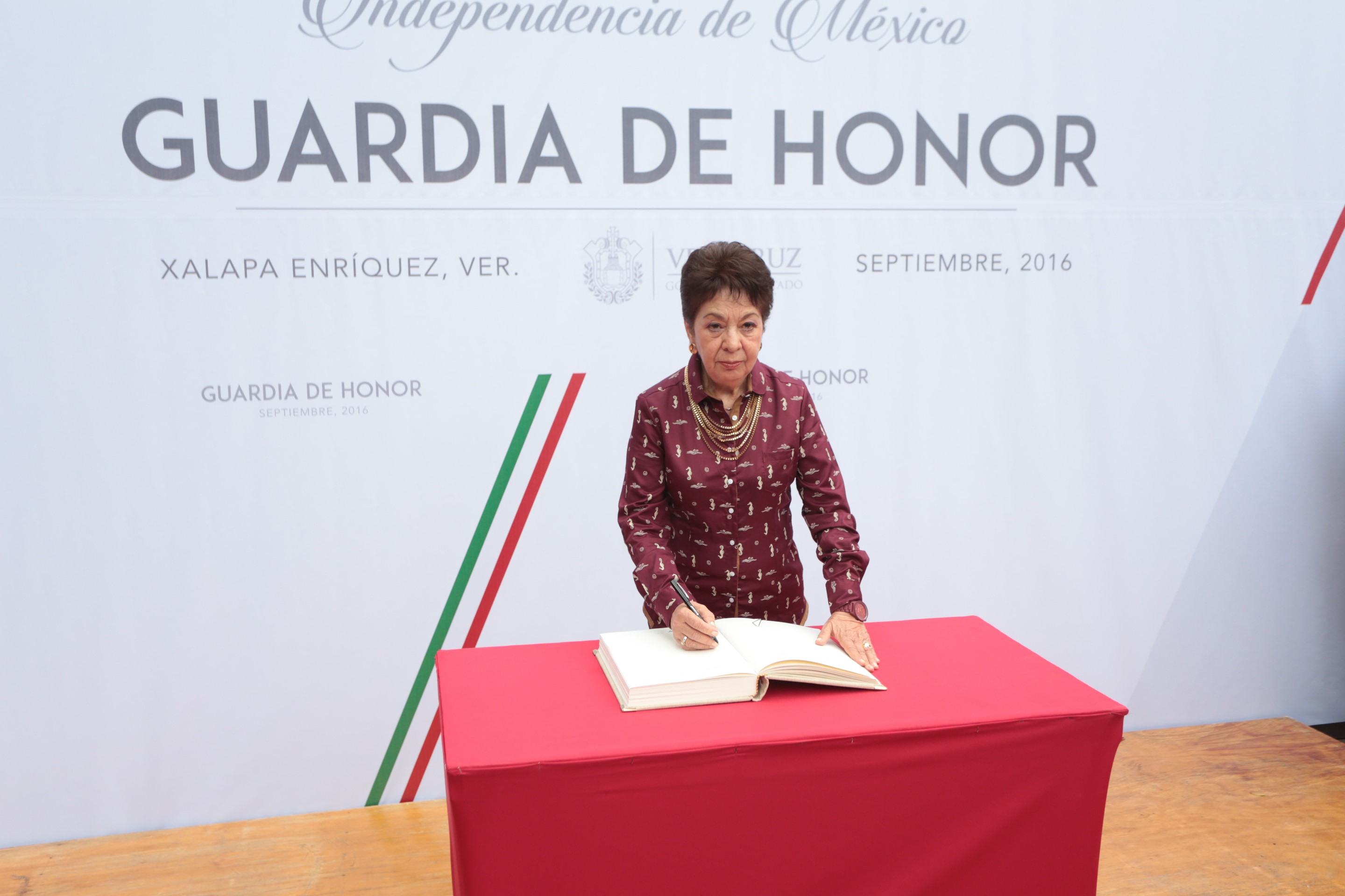 Investigan SEV y CEDH retiro de libros de texto en primaria de Tlapacoyan