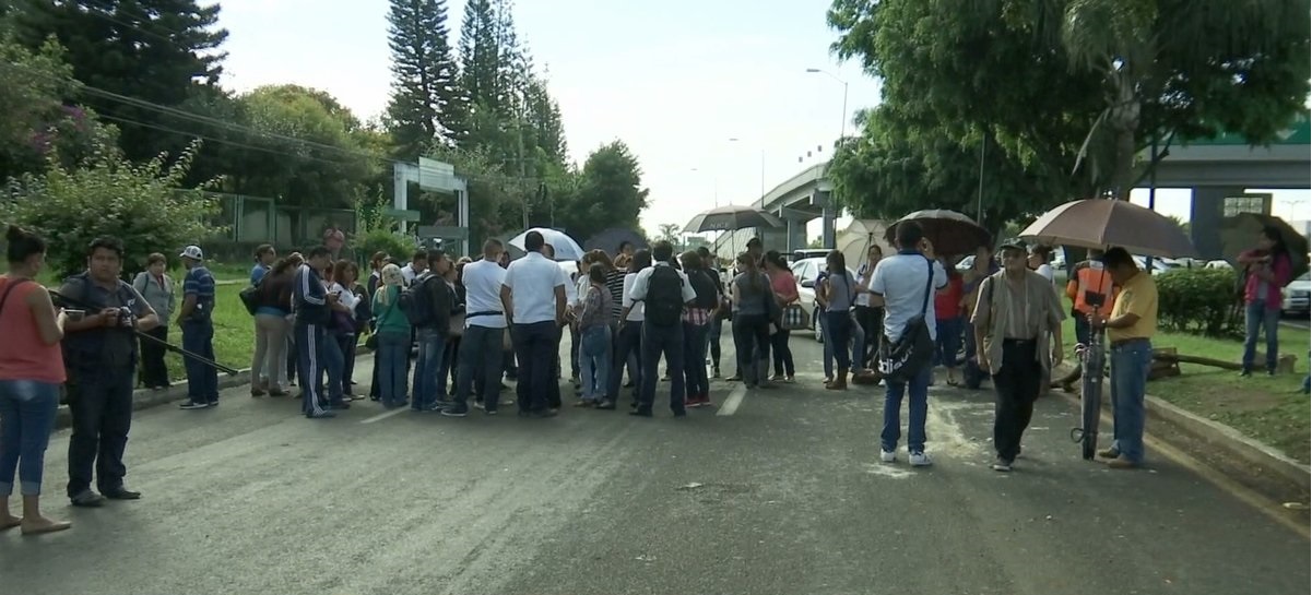 Pagan bono de imagen a maestros; causaron caos vial en diferentes ciudades del estado