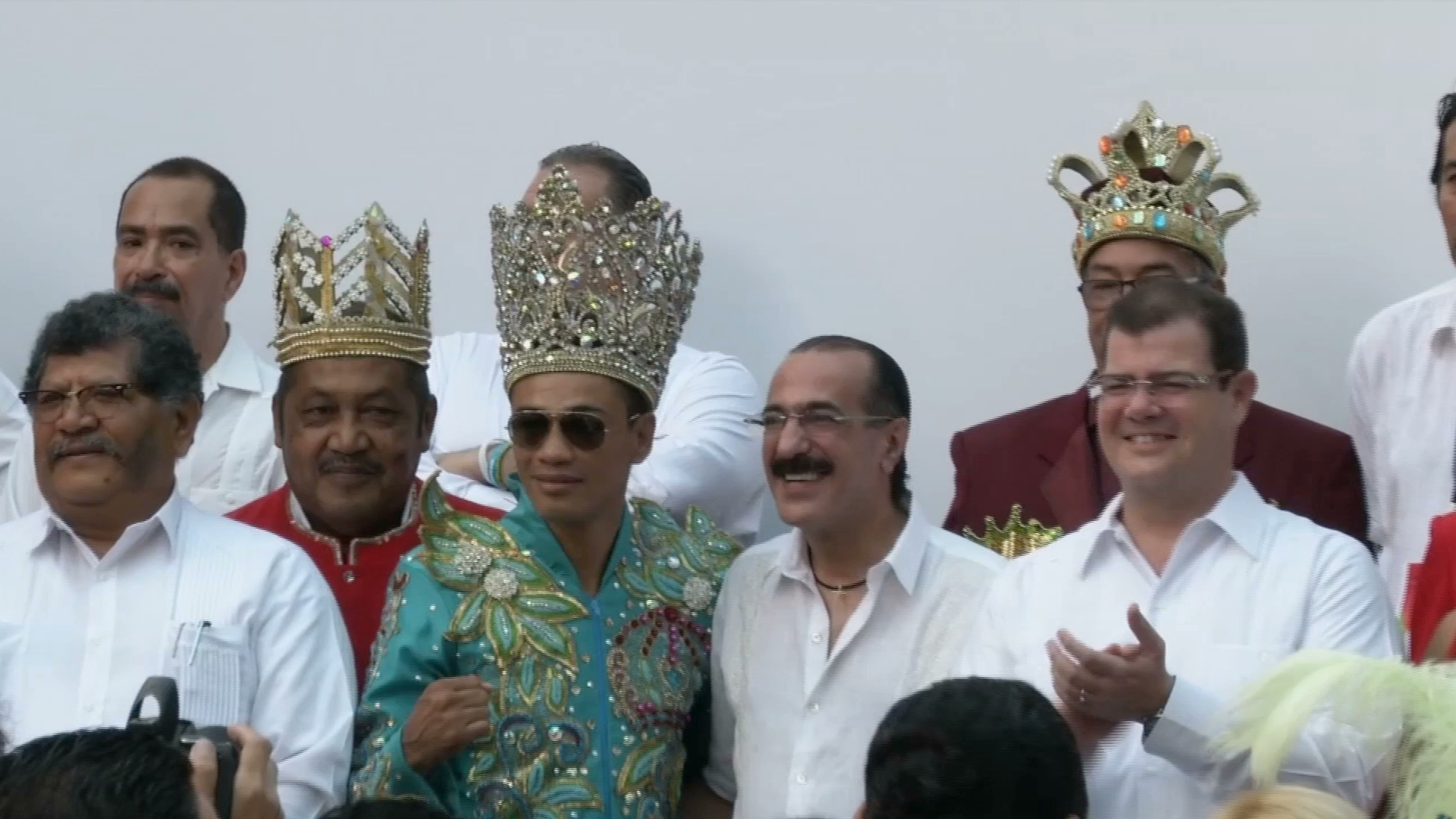 Toman protesta integrantes del Comité del Carnaval de Veracruz 2017