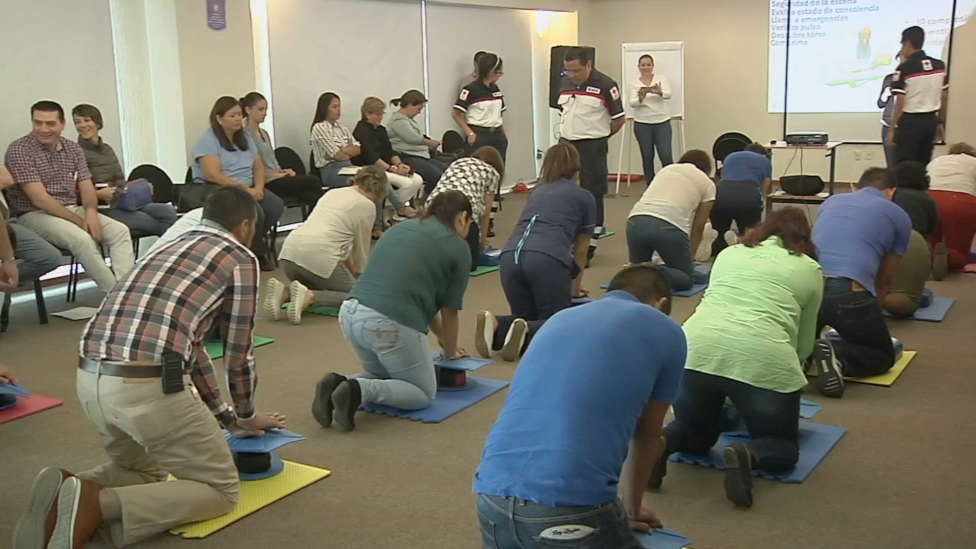 Capacita Cruz Roja a dentistas en reanimación cardiopulmonar