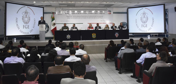 Capacitan procuradores de justicia de EU a personal de la FGE