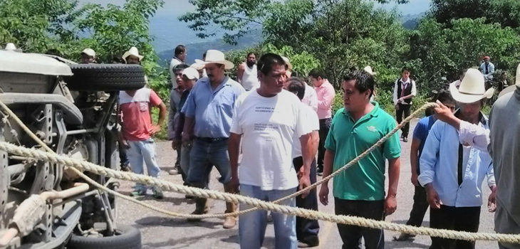 Atiende Sistema Estatal de PC accidente; se lesionaron alumnos de Filomeno Mata