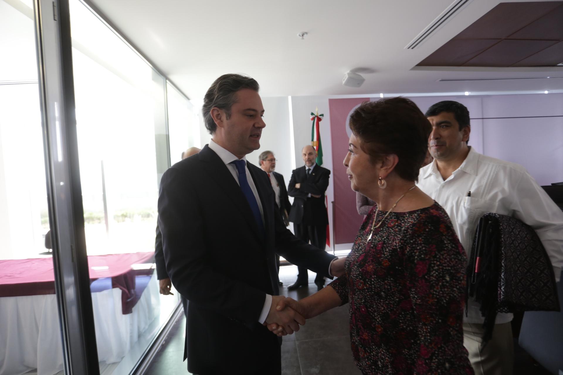 Se reúne la Secretaria de Educación de Veracruz con el titular de la SEP