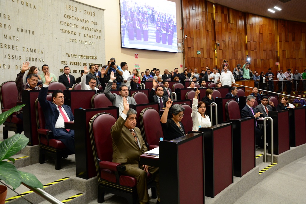 Proponen suprimir secretarías de Protección Civil y del Trabajo