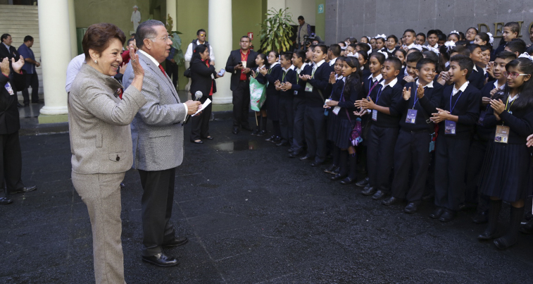 Conviven Gobernador y Secretaria de Educación con estudiantes que realizan Ruta de la Insurgencia