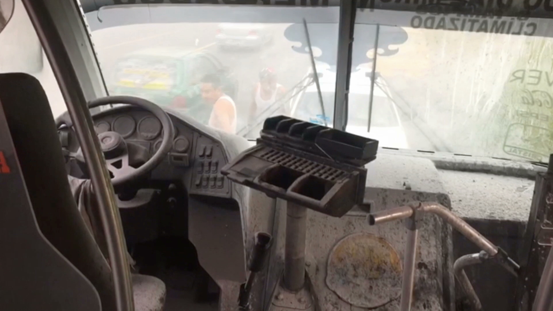 Se incendia camión de pasajeros en la carretera Veracruz–Medellín