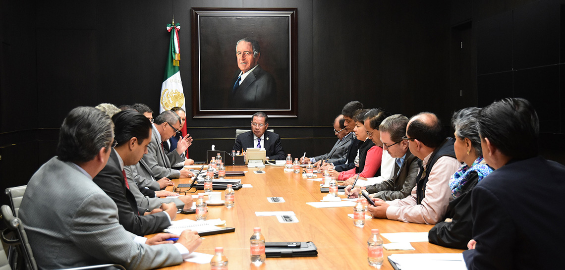 Se reúne Gobernador Flavino Ríos Alvarado con su Gabinete