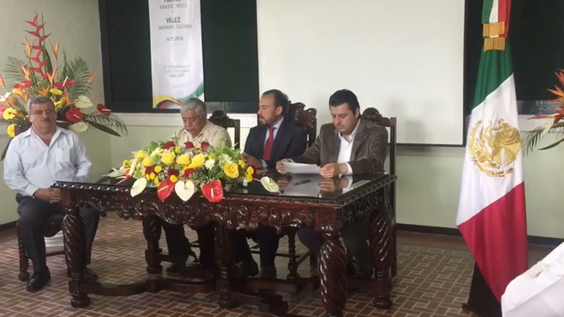 Se hermanan los municipios de Fortín y Vélez