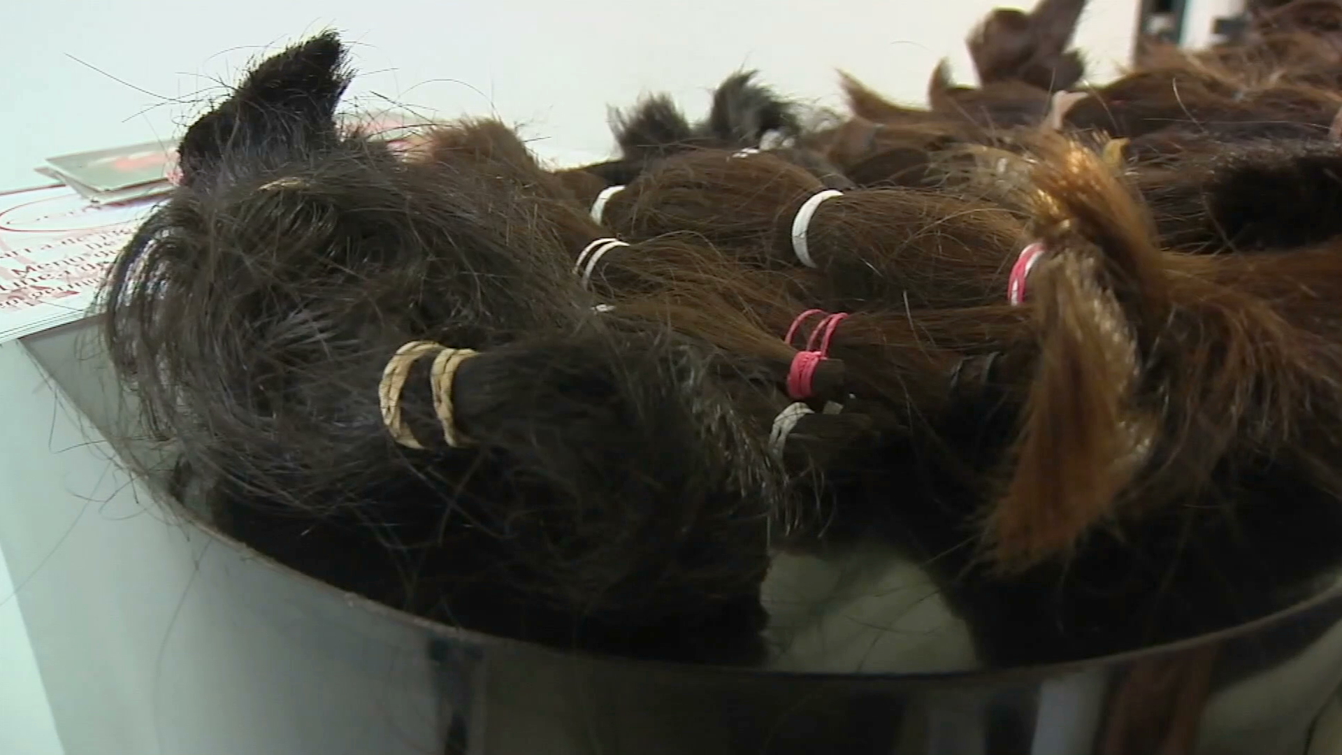 Pide  Mechones de Esperanza apoyo para seguir donando gorritos oncológicos