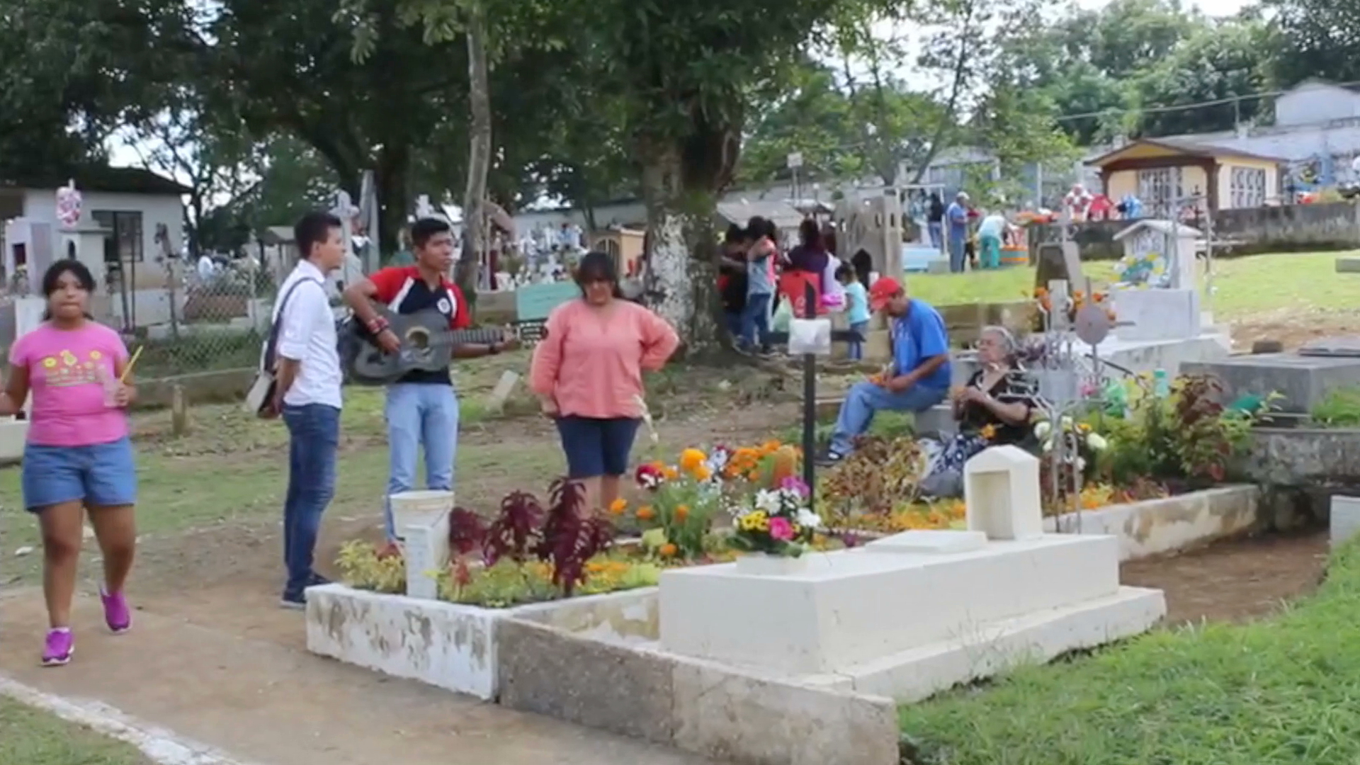 Disminuyó afluencia en panteones de Córdoba