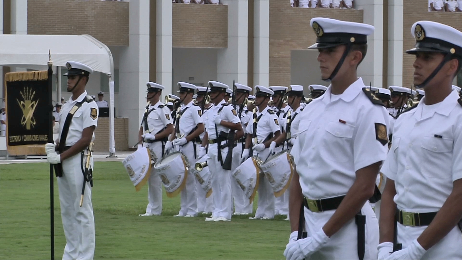 Cadetes de la Semar muestran habilidades de adiestramiento