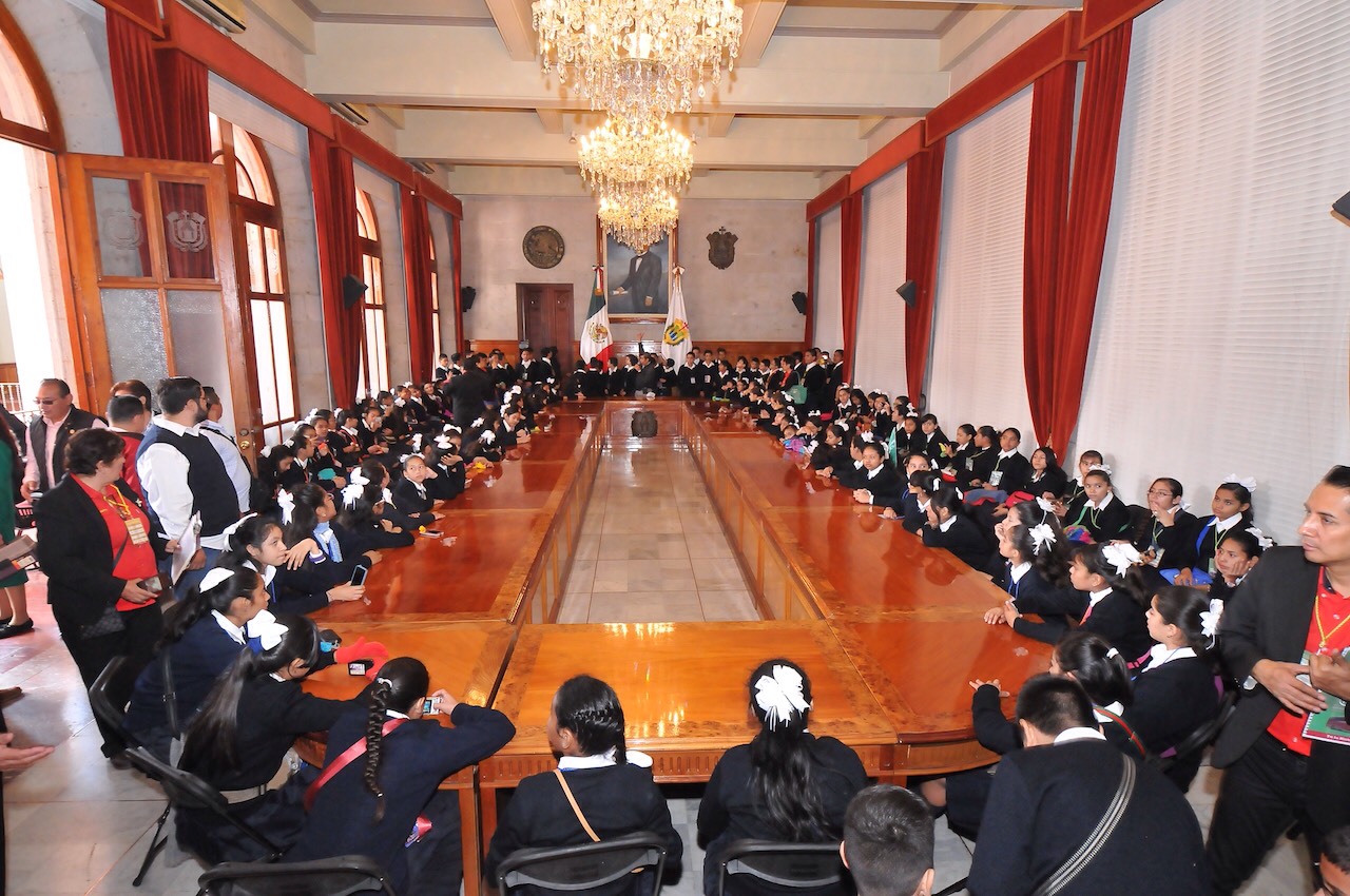Visitan Palacio de Gobierno destacados alumnos y alumnas de Veracruz-Boca del Río