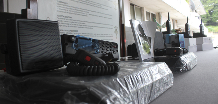 Reciben cuerpos de seguridad 10 patrullas y equipo de radiocomunicación