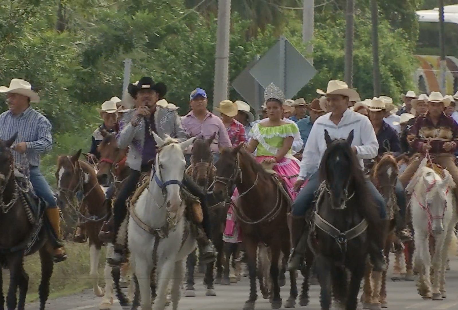 Con cabalgata concluyó la fiesta de La Candelaria en Huayacocotla