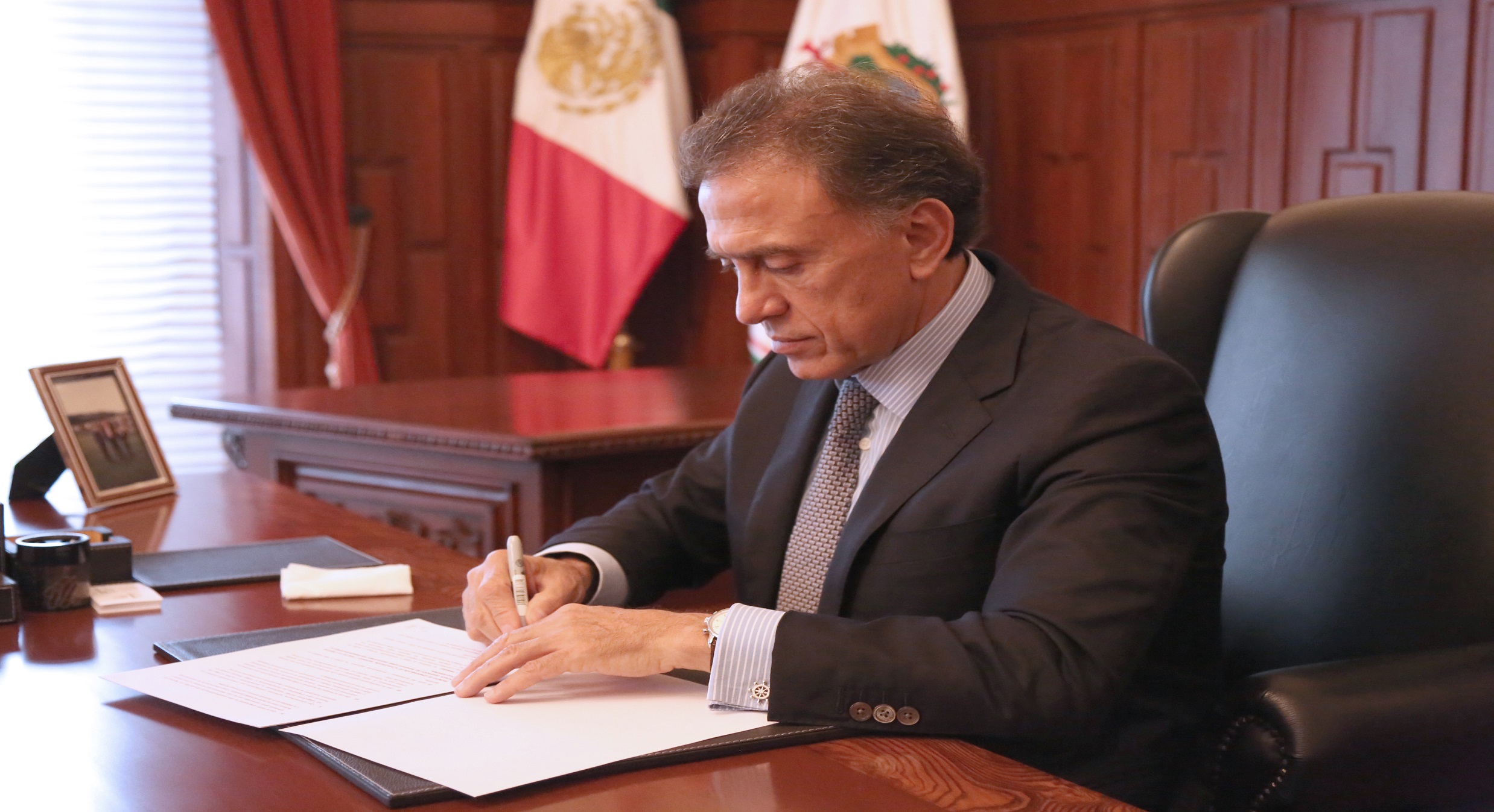 Cumple Gobierno de Veracruz con pago a ayuntamientos, UV y a trabajadores del estado