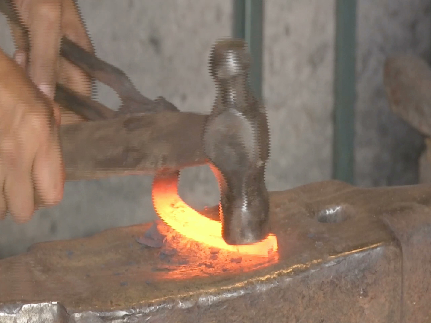 Herrería con fragua, oficio que sigue practicándose en el Patio Muñoz