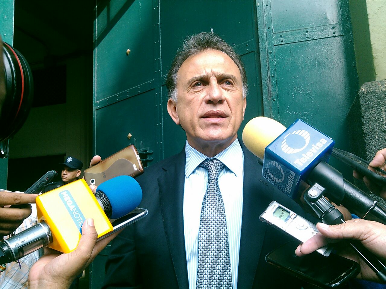 El gobernador Miguel Ángel Yunes Linares, analiza esquema de recompensas a quienes aporten datos para dar con el paradero de los delincuentes más buscados de Veracruz