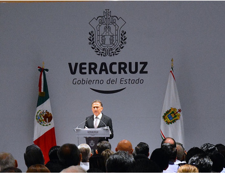 “Veracruz se declara en emergencia financiera, pero tengo la certeza de que los veracruzanos unidos superaremos esta situación”: Gobernador Yunes