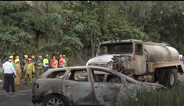 Se incendia pipa en Xalapa; fallecen 4 personas