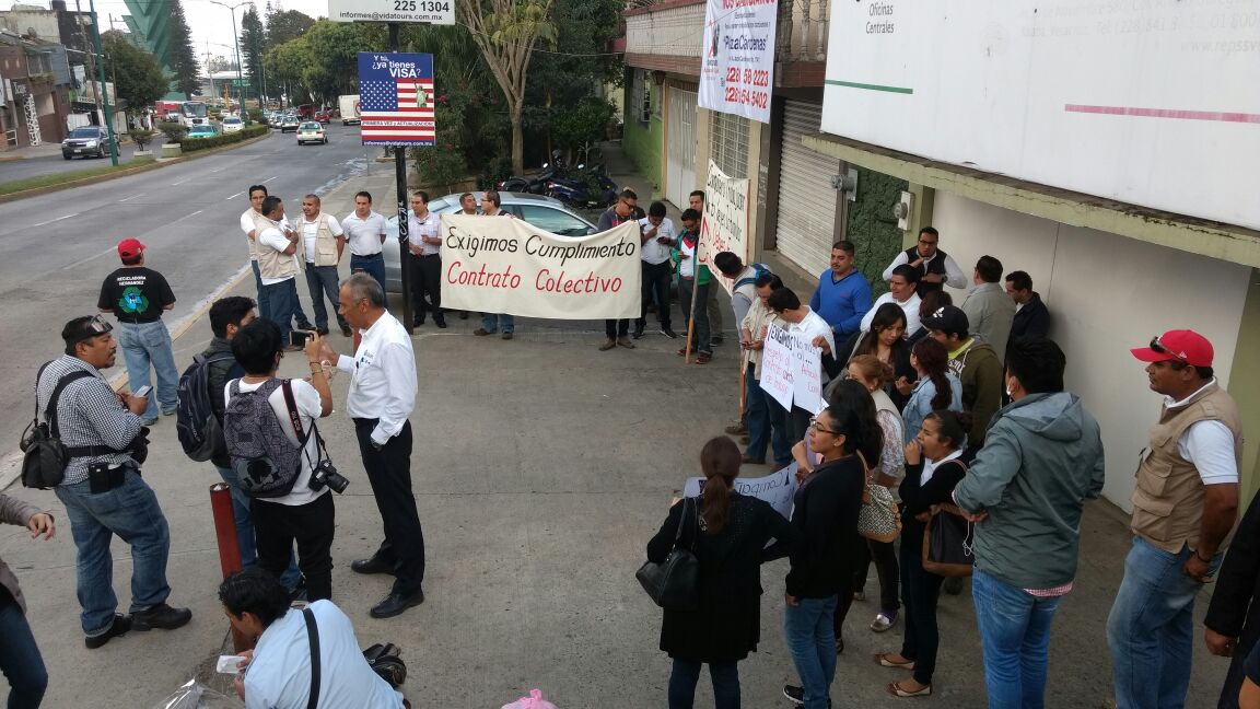 Paran de labores en Xalapa empleados del Seguro Popular