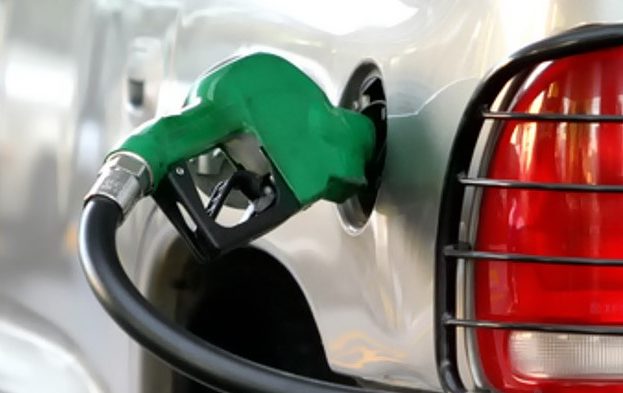 Diputados se benefician con más de 9 mdp para vales de gasolina