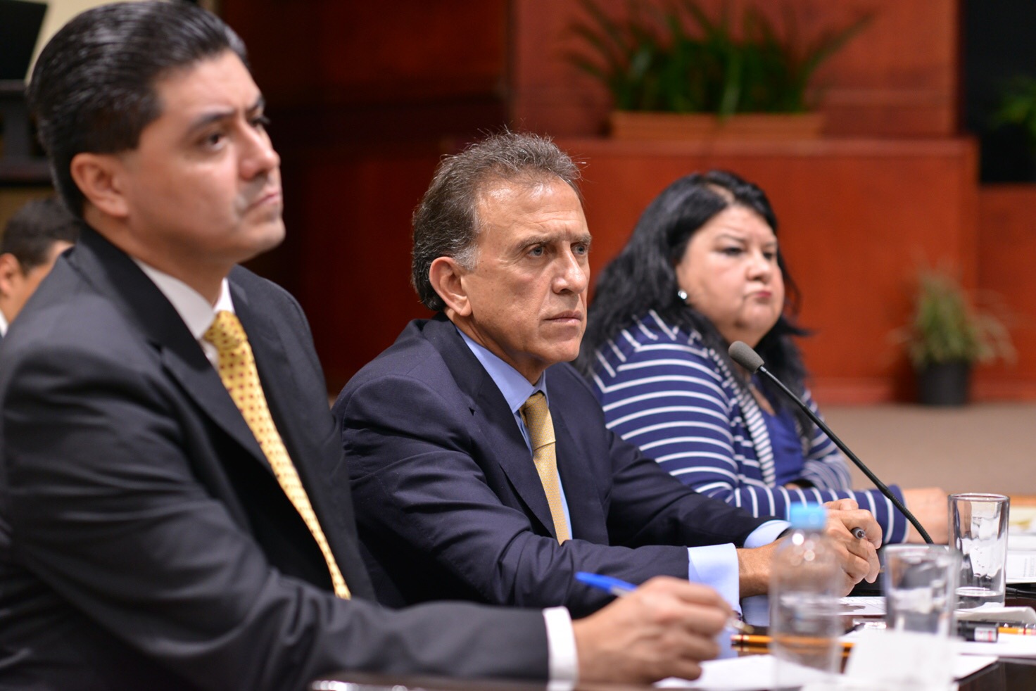 Pide Gobernador a diputados ajustar Presupuesto 2017