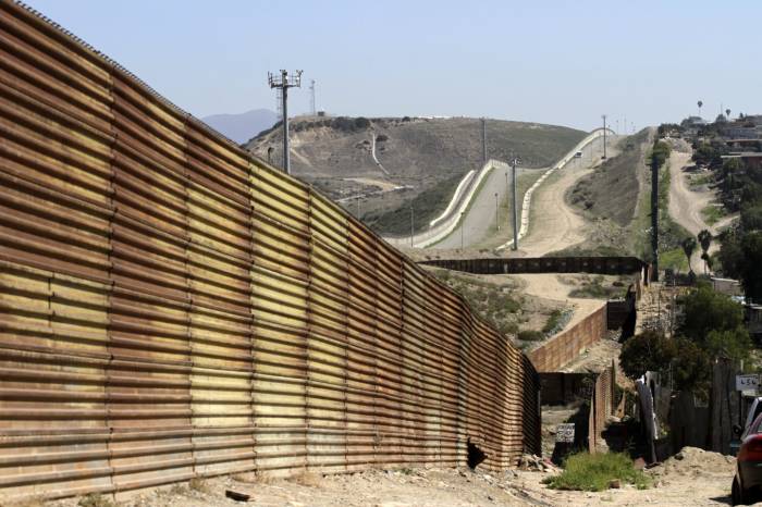 Republicanos buscarán financiamiento para construcción de muro