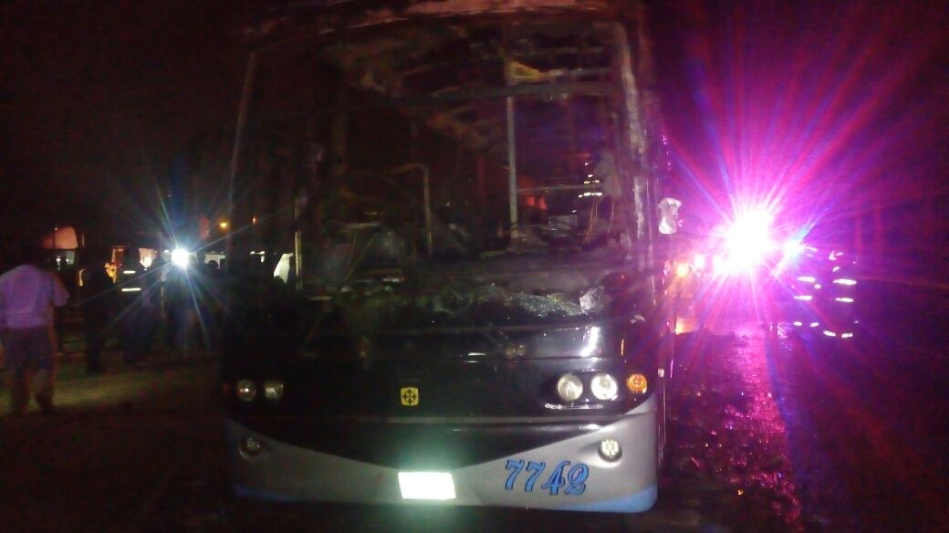 Se incendia autobús de pasajeros en El Lencero