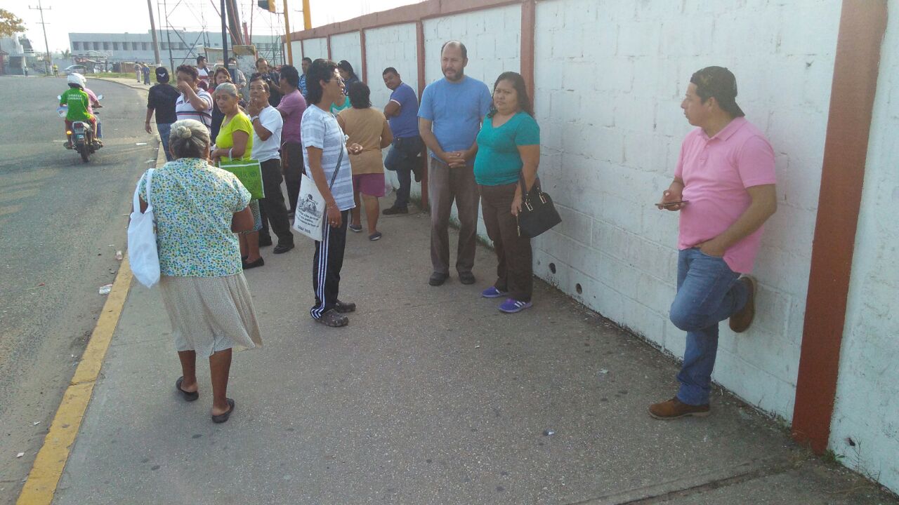 Transportistas de Coatzacoalcos realizan paro por 24 horas