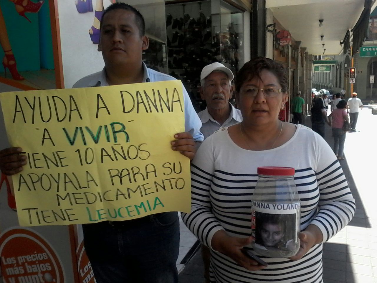 Familiares de menor realiza colecta para compra de medicamento y quimioterapia