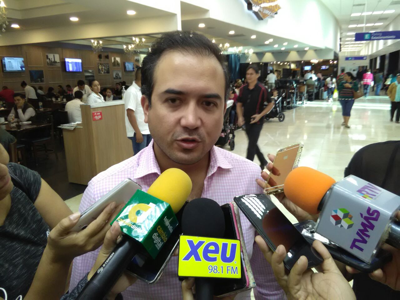 Se deben eliminar percepciones de senadores, diputados y funcionarios de Gobierno Federal