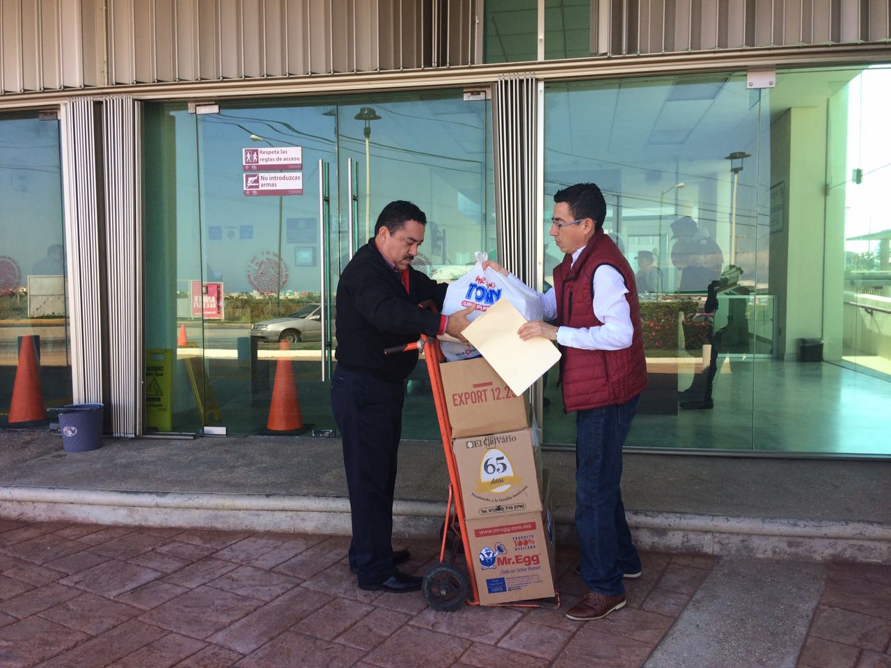 Barra de Abogados de Coatzacoalcos presenta demandas de amparo en contra del gasolinazo