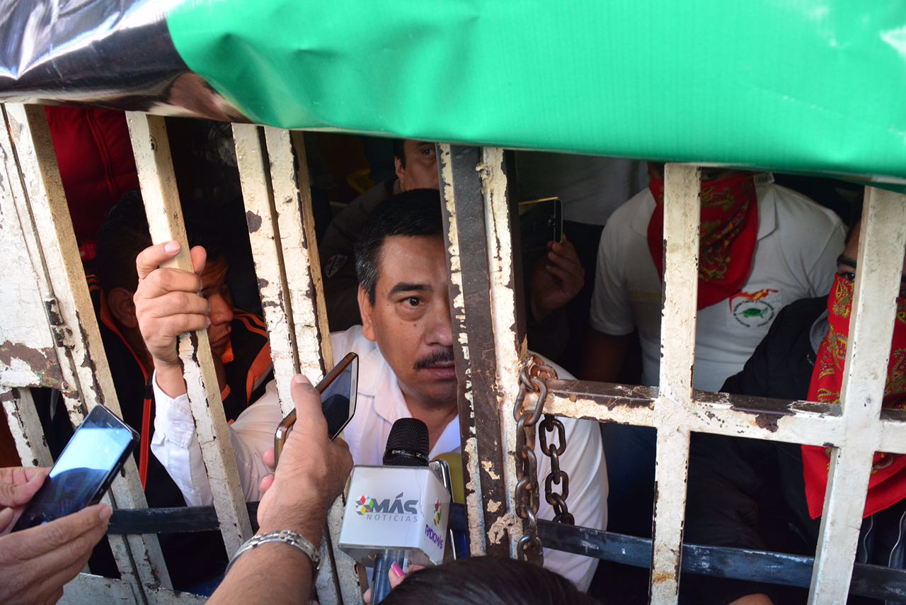 Integrantes de la CROC en Veracruz , toman las instalaciones  de la Confederación Regional