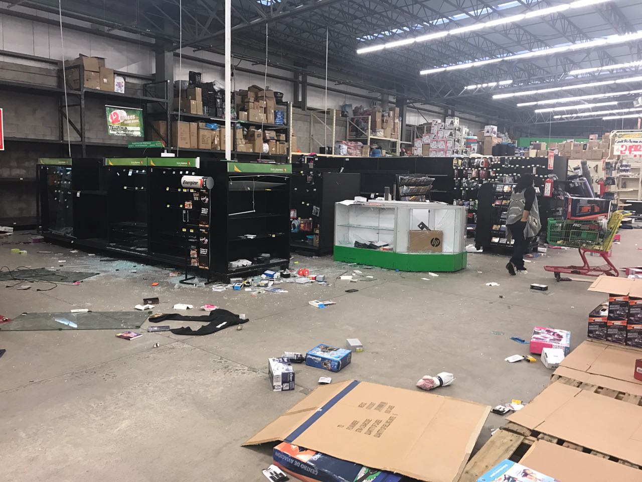 Misantla también sufre saqueos, en Coppel y Aurrera