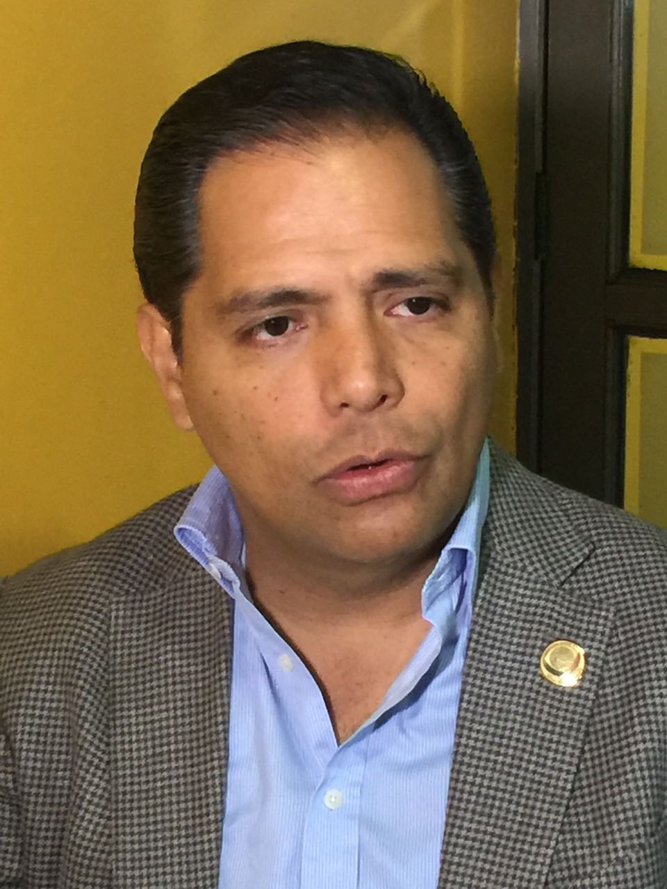 Carvallo Delfín se deslinda de vínculos con empresas farmacéuticas