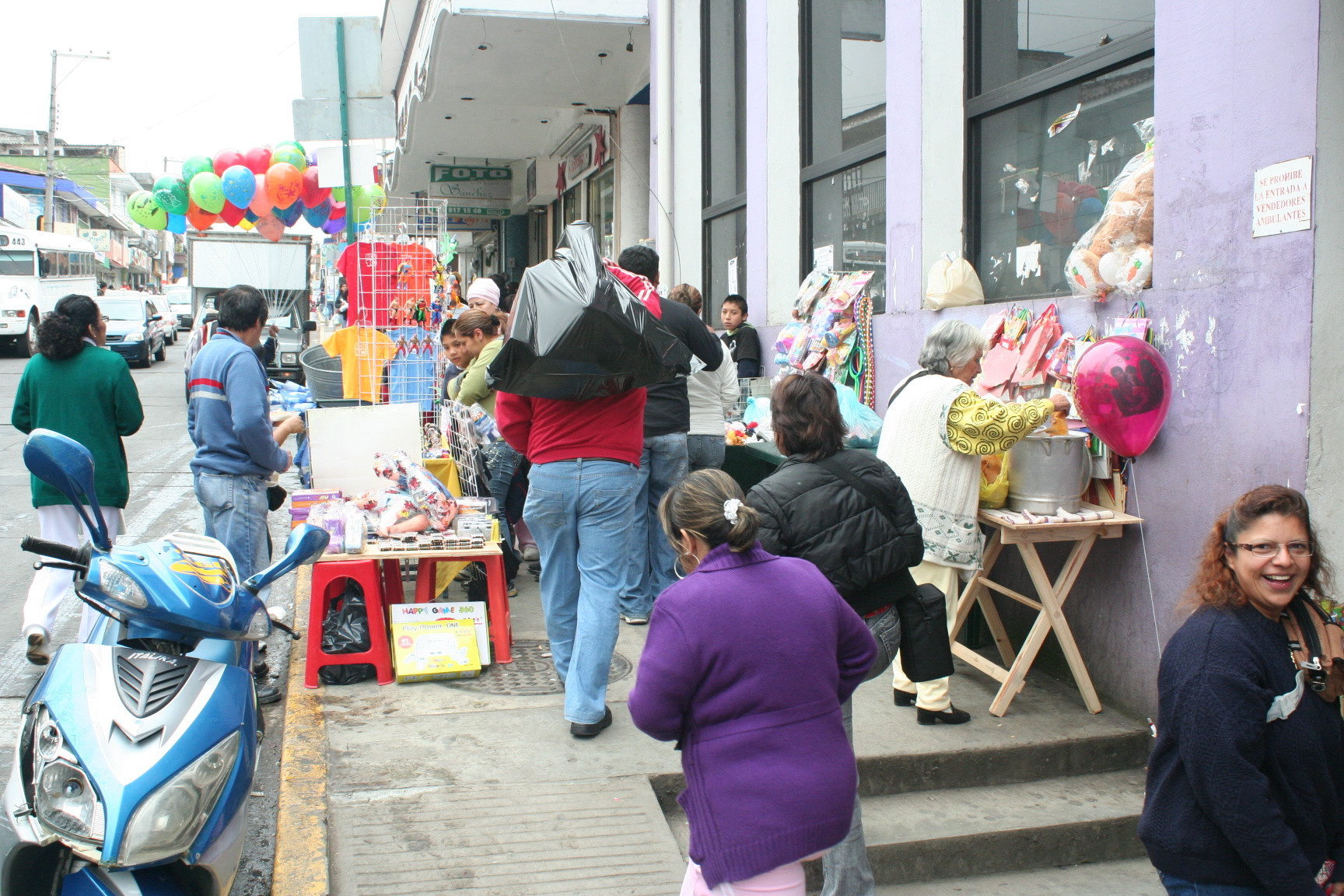 Aumenta el número de vendedores ambulantes en Xalapa