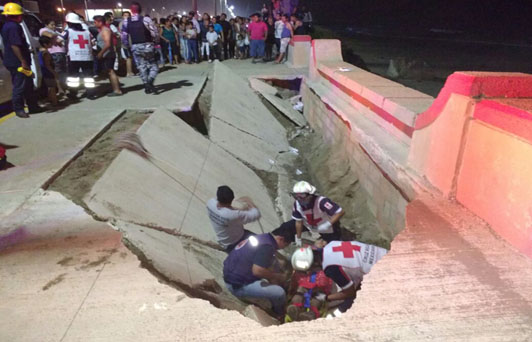 6 lesionados por hundimiento en el Malecón de Coatzacoalcos