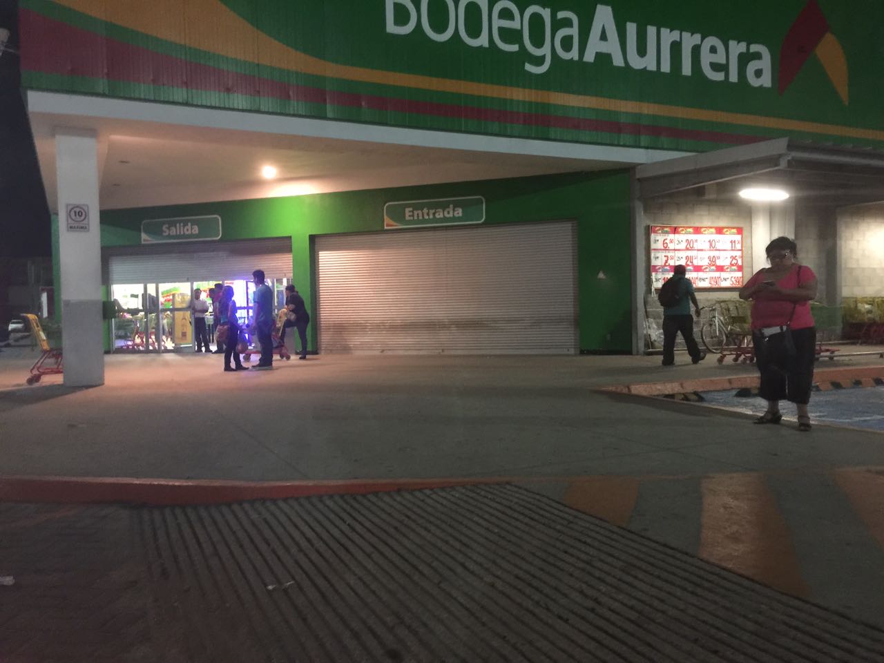 Cierran tiendas en el norte, centro y sur de Veracruz para evitar saqueos