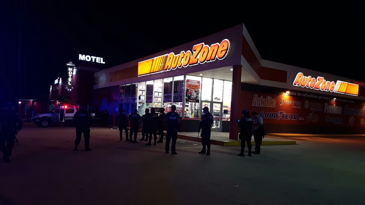 Detienen a cinco personas por vandalizar Autozone en Coatzacoalcos