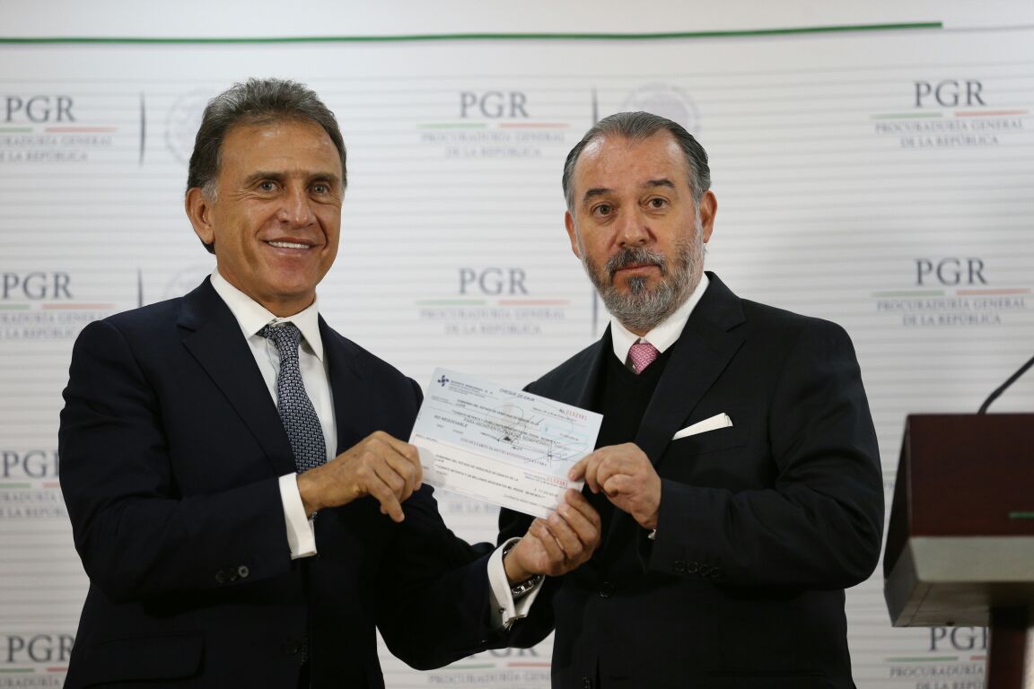 Entrega PGR más de 172 mdp recuperados al gobierno de Veracruz