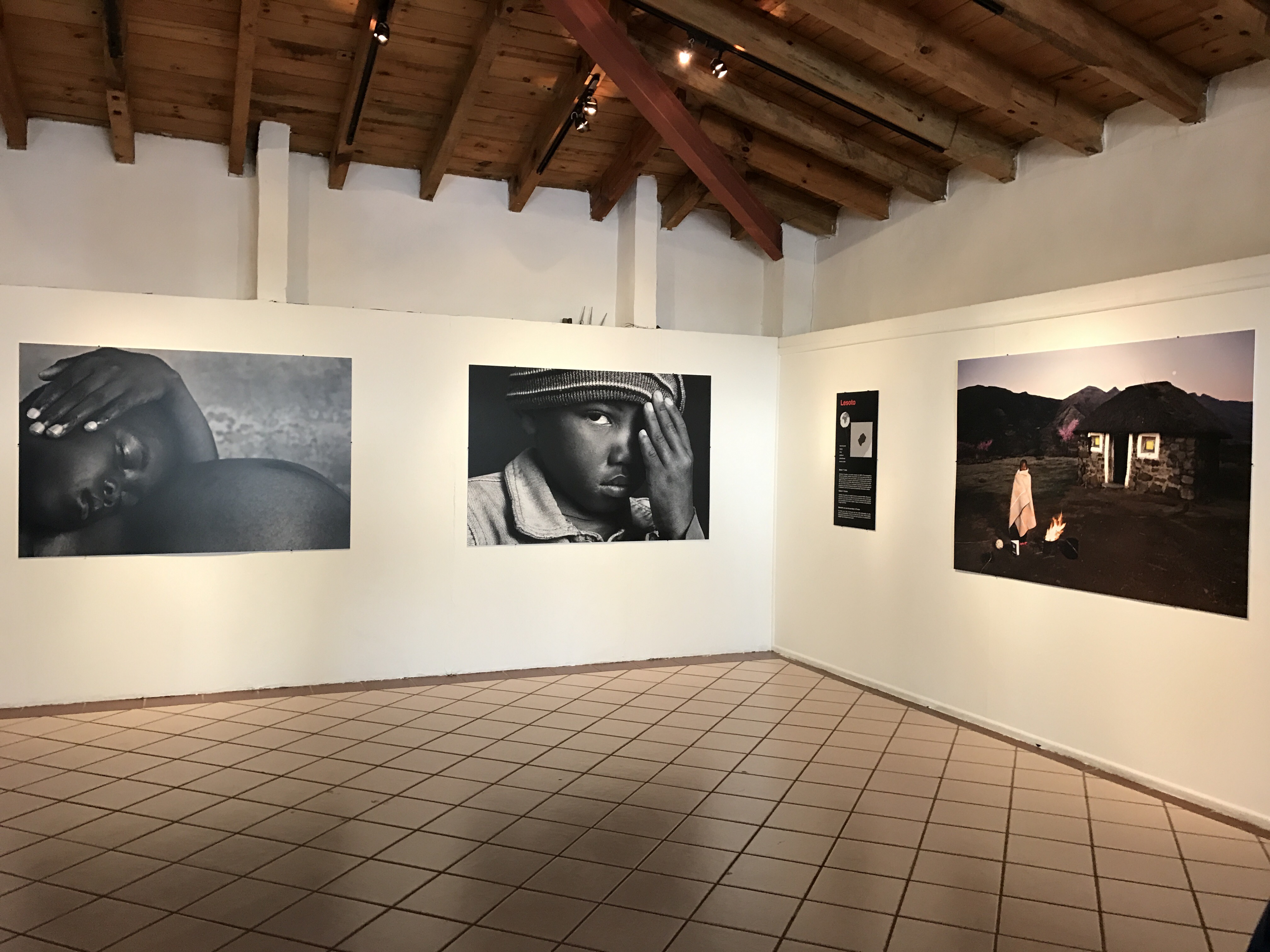 Inauguran exposición fotográfica de Isabel Muñoz
