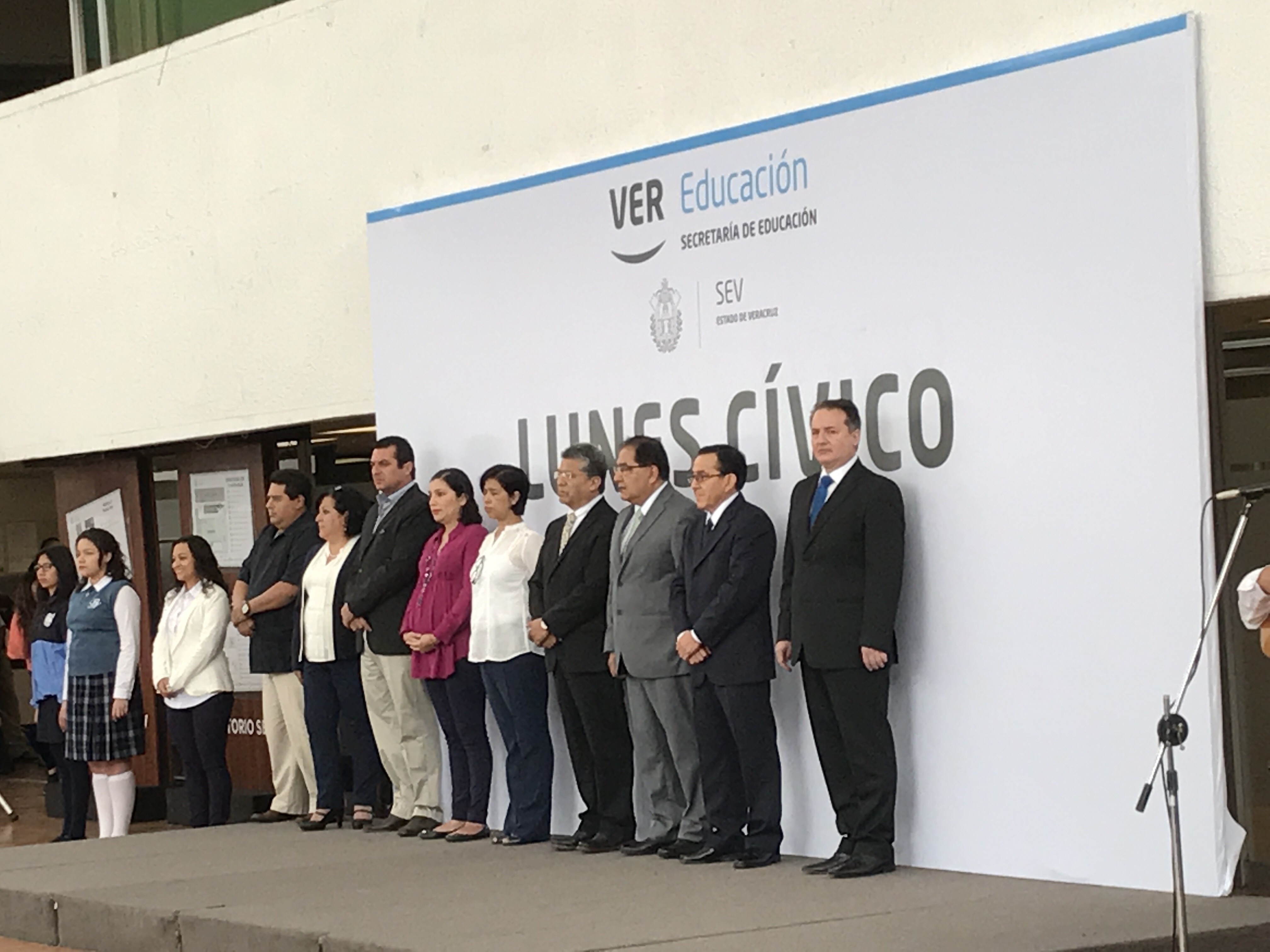 IVEA trabaja para combatir rezago educativo: Uriel Flores