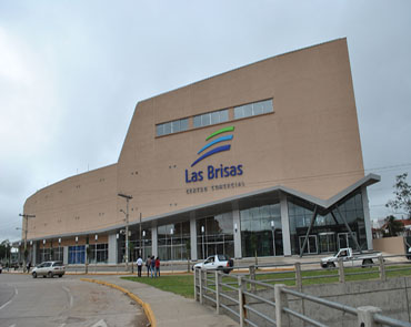 Zona comercial Las Brisas recupera su actividad