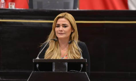 María Josefina Gamboa presenta la iniciativa de Ley de Unión de Hechos