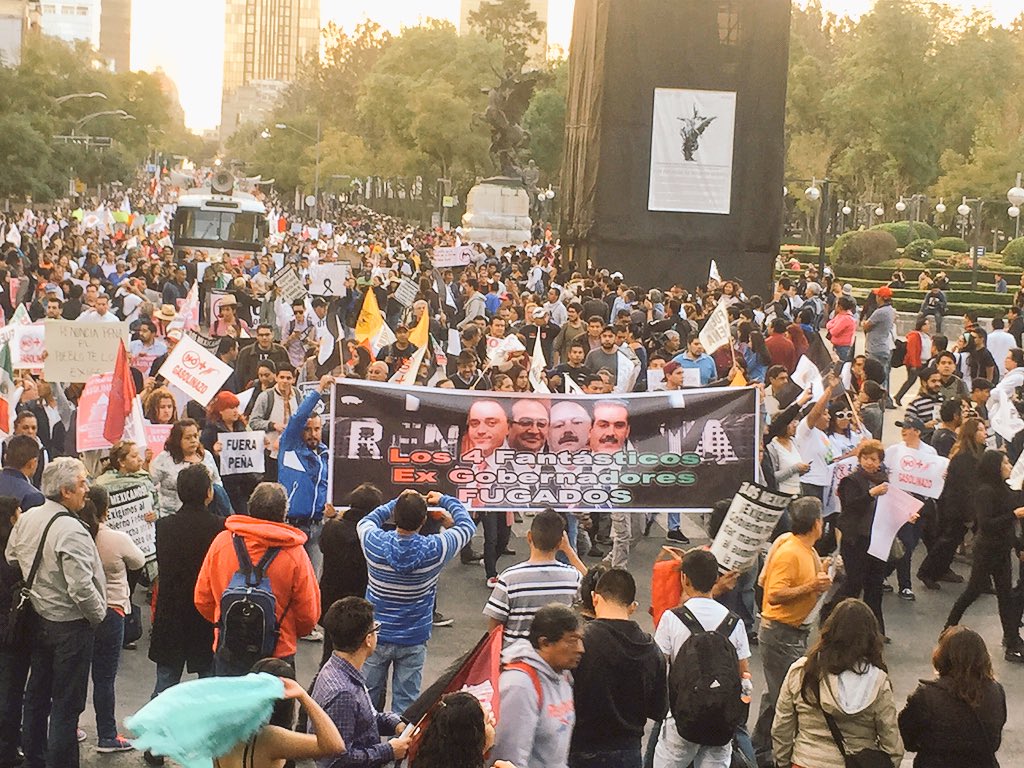 Marchan miles de estudiantes; piden echar abajo el gasolinazo