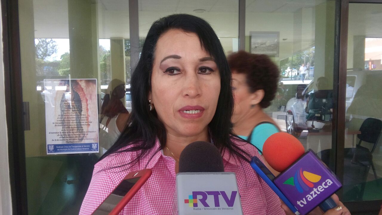 Entregan apoyos económicos a escuelas afectadas por robos