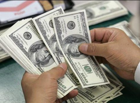 Dólar alcanza valor máximo de 22 pesos