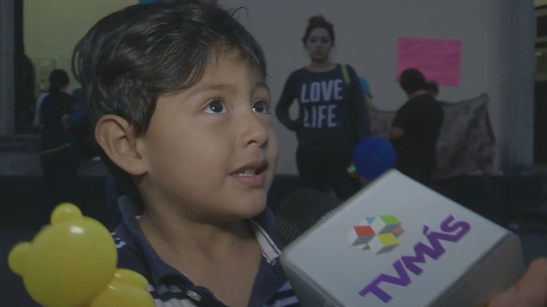 Niños cuentan las horas para la llegada de los Reyes Magos