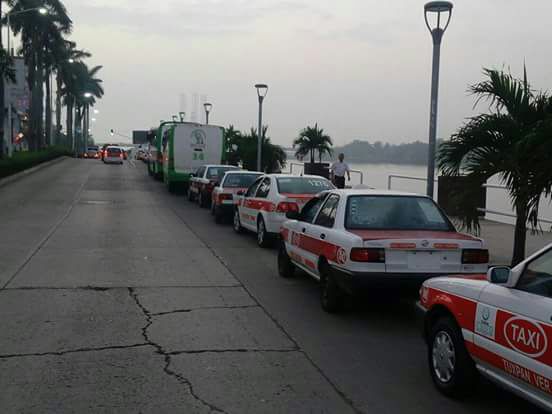 Taxistas y camioneros se suman al paro, en Tuxpan